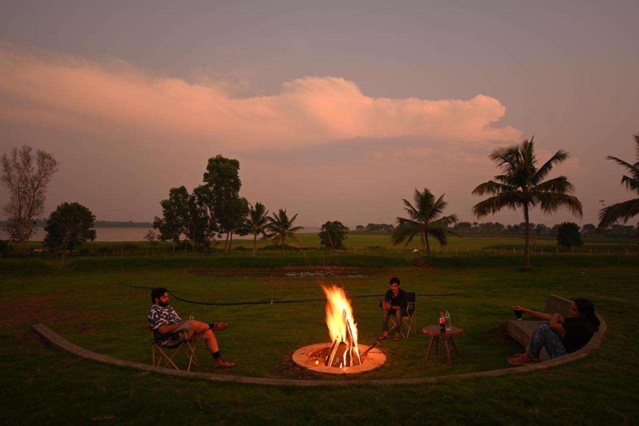 Fireflies Kabini Begūr Kültér fotó